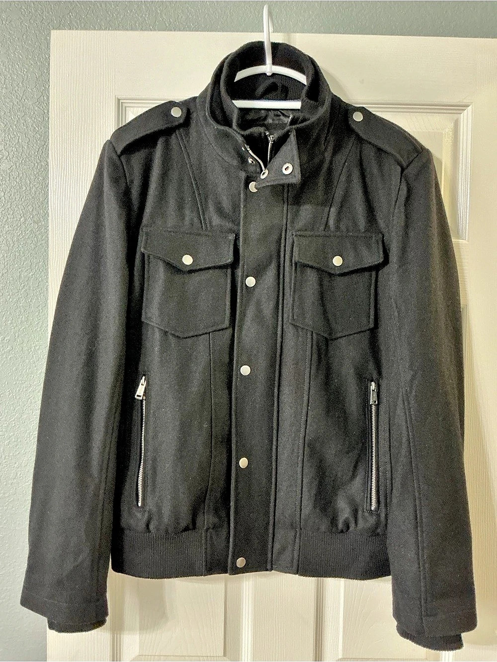 GUESS Men's Black Utility Bomber Jacket Like New Size Large